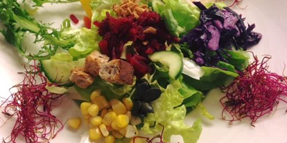 Naturhotel - Verpflegung: Frühstück - S. Bernardino - Salate aus der Bioküche - Biohotel Ucliva
