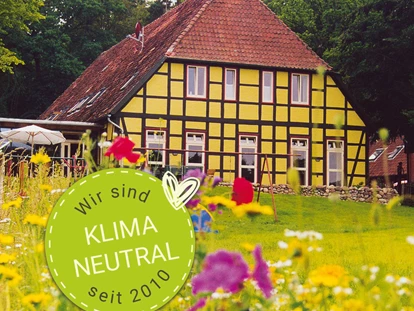 Naturhotel - Bio-Hotel Merkmale: Zertifizierte Bio-Kosmetik - Bienenbüttel - Klimaneutrales Hotel seit 2010
 - BIO-Hotel Kenners LandLust