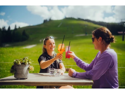 Naturhotel - Mitarbeiterbetreuung: Überdurchschnittliche Bezahlung - Ramsau (Berchtesgadener Land) - Einkehren auf der Sonnenterrasse - Holzhotel Forsthofalm