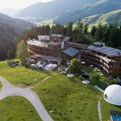 Naturhotel: Bio-Luxus-Hotel in Leogang - Mitten in der Natur - Holzhotel Forsthofalm