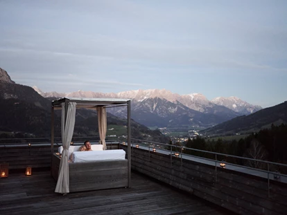 Naturhotel - Mitarbeiterbetreuung: Überdurchschnittliche Bezahlung - Ramsau (Berchtesgadener Land) - Romantikbad unter freiem Himmel - Holzhotel Forsthofalm