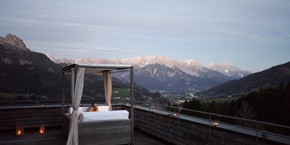 Naturhotel - Bio-Küche: Saisonale Speisen - Salzburg - Romantikbad unter freiem Himmel - Holzhotel Forsthofalm