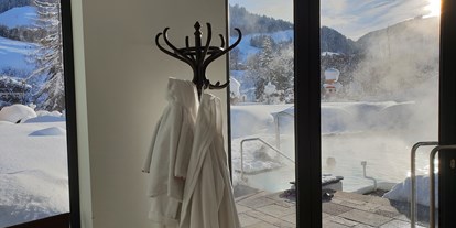 Naturhotel - Leogang - Blick/Aushang zum Winterpool - The RESI Apartments "mit Mehrwert"