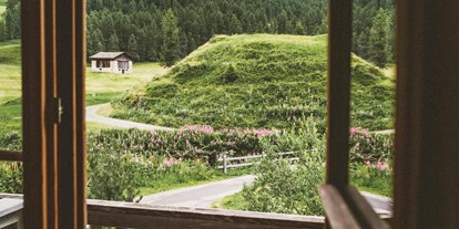 Naturhotel - Bio-Restaurant (nur für Hotelgäste): Öffentliches Restaurant - Schweiz - Aussicht Balkon - Chesa Pool