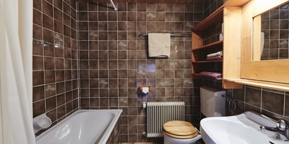 Naturhotel - WLAN: eingeschränktes WLAN - Obergäu - Badezimmer im kleinsten Apartment - Naturhaus Lehnwieser