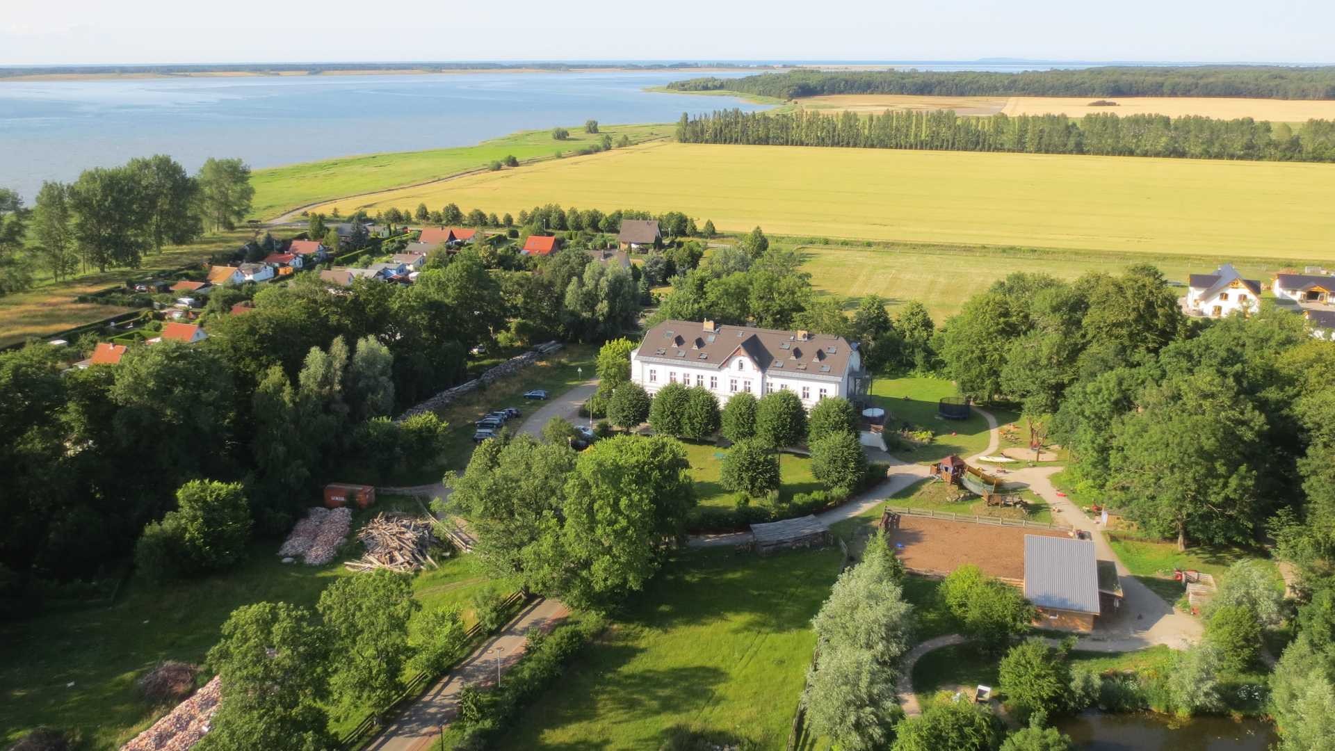 Naturhotel: Gut Nisdorf - Ferien direkt am Ostsee-Bodden - mitten in der Natur und 100% Bio - Ostsee Ferien im Gut Nisdorf GmbH