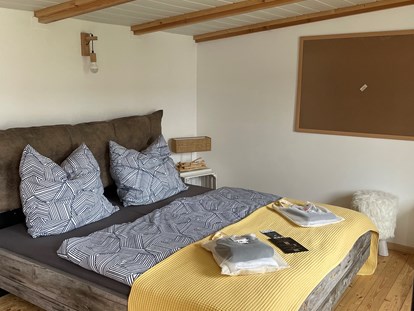 Nature hotel - Energieversorgung: Photovoltaik - Buchholz (Mecklenburgische Seenplatte) - Schlafbereich - La Maison Bett & Bike