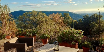 Naturhotel - Bio-Küche: Saisonale Speisen - Provence-Alpes-Côte d'Azur - Terrasse mit Aussicht - Abriecosy