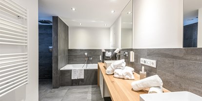 Nature hotel - Müllmanagement: Mülltrennung - Grießen (Leogang) - Premium-Suite Badezimmer - Naturresort PURADIES