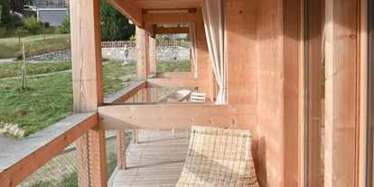 Naturhotel - Ökoheizung: Holzheizung: nein - Goldswil b. Interlaken - Balkone der Zimmer - Berglodge Goms