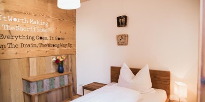 Naturhotel - Hoteltyp: BIO-VEGANES Hotel - Pyhrn Eisenwurzen - Apartment Color für bis zu 4 Personen - der baum