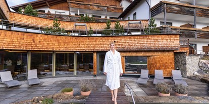 Naturhotel - Bad Kohlgrub - Zeit für Entspannung & Erholung im Garten-SPA mit Naturpool - Biohotel Eggensberger