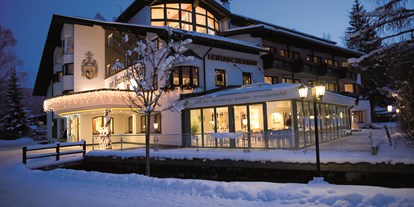 Naturhotel - Bad Kohlgrub - Hotel Winter Außenaufhnahme - Biohotel Leutascherhof