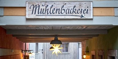 Naturhotel - PLZ 01796 (Deutschland) - Täglich frisches Brot, Brötchen sowie süße und herzhafte, wagenradgroße Kuchen kommen aus unserer hauseigenen Mühlenbäckerei - Bio- & Nationalpark-Refugium Schmilka