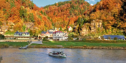 Naturhotel - Hoteltyp: Bio-Ferienwohnung / Ferienhaus - Der Herbst taucht Schmilka und die Sächsische Schweiz in eine rot-gelbe Farbenpracht - Bio- & Nationalpark-Refugium Schmilka
