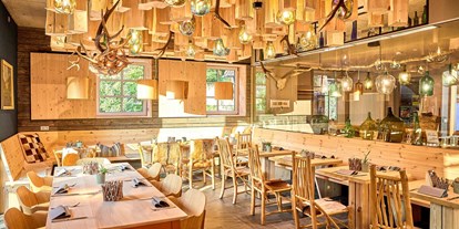 Naturhotel - Bio-Küche: Laktosefreie Kost möglich - Deutschland - Bio-Restaurant StrandGut - ein ganz besonderes Ambiente durch viel Hol und Licht  - Bio- & Nationalpark-Refugium Schmilka