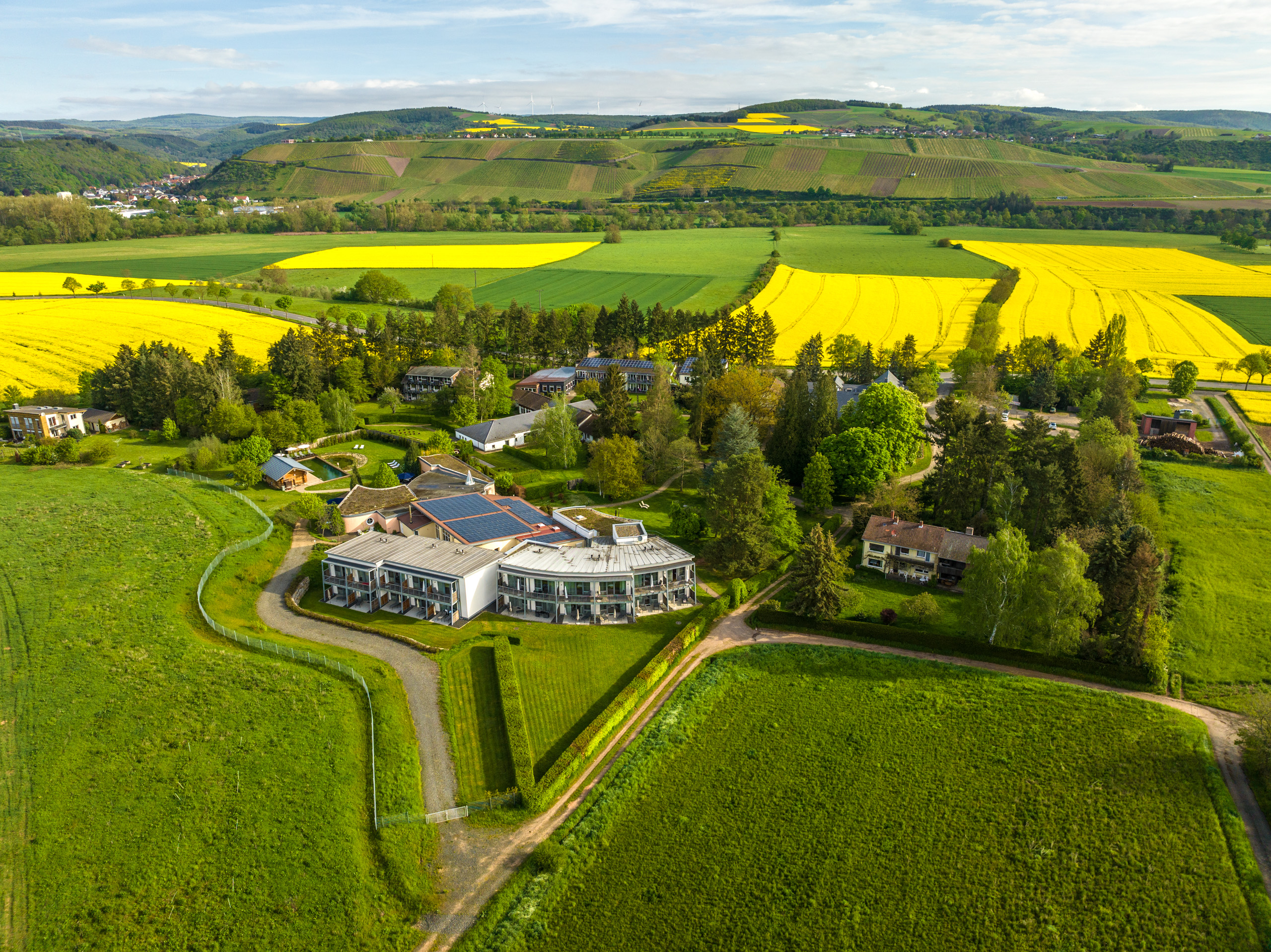Biohotel - In herrlicher Alleinlage liegt unser Bio-Hotel mit einem 35.000 Quadratmeter großen Privatpark.  - Menschels Vitalresort