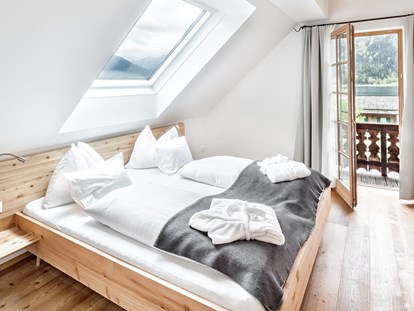 Nature hotel - BIO HOTELS® certified - Mitteregg (Gnesau) - Biohotel Gralhof: Doppelzimmer mit seitlichen Seeblick - Biohotel Gralhof