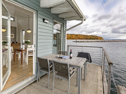 Naturhotel - Ostseeküste - Kleines schwimmendes Haus
Blick von der Terrasse (Interieur der Häuser ist unterschiedlich) - im-jaich Wasserferienwelt