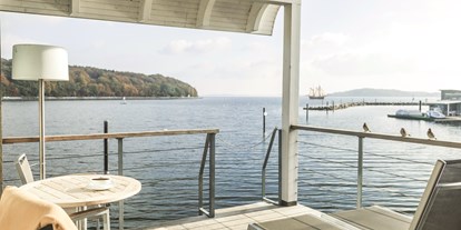 Naturhotel - PLZ 18609 (Deutschland) - Pfahlhaussuiten
Die Balkone der Suiten sind in unterschiedliche Richtungen ausgerichtet. - im-jaich Wasserferienwelt
