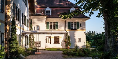Naturhotel - auch für Familien mit Kindern - PLZ 82392 (Deutschland) - Haupteingang Biohotel Schlossgut Oberambach - Schlossgut Oberambach