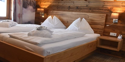 Nature hotel - Umgebungsschwerpunkt: Berg - Almen (Thiersee) - Suite mit viel Holz - Naturhotel Kitzspitz