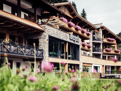 Naturhotel - auch für Familien mit Kindern - Schwabsoien - Hotelansicht - Natur- & Biohotel Bergzeit