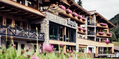 Naturhotel - Riezlern - Hotelansicht - Natur- & Biohotel Bergzeit