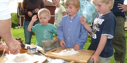 Naturhotel - auch für Familien mit Kindern - Östergötland - Aktivitäten im ökologischen Feriendorf für Klein und Gross. - Lilla Sverigebyn