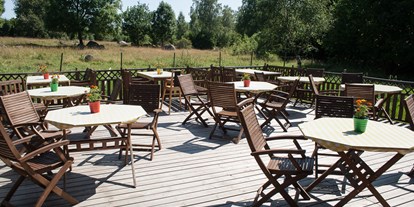 Naturhotel - Bio-Restaurant (nur für Hotelgäste): Öffentliches Restaurant - Kalmar - Sonnenterrasse. - Lilla Sverigebyn