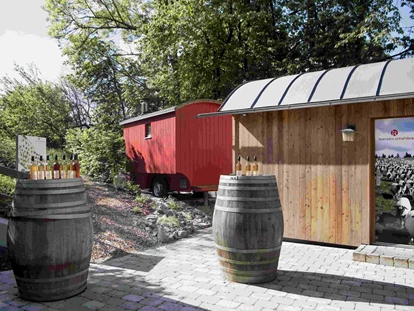 Naturhotel - Müllmanagement: Müllstationen für Gäste - Trusetal - Der Apfelhof mit Schafsbrause und Schäferwagen-Sauna - krenzers rhön: Hotel + Apfelweingut + Bio-Landwirtschaft