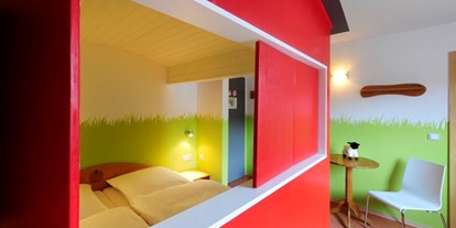 Naturhotel - Bio-Hotel Merkmale: Naturgarten - PLZ 97795 (Deutschland) - Das Schäferwagen-Zimmer - für alle, denen der wagen auf der Wiese zu cool ist :-) - krenzers rhön: Hotel + Apfelweingut + Bio-Landwirtschaft
