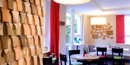 Naturhotel - Bonus bei Verzicht der Zimmerzwischenreinigung - PLZ 97616 (Deutschland) - Die Wirtschaft - traditionell innovativ - krenzers rhön: Hotel + Apfelweingut + Bio-Landwirtschaft