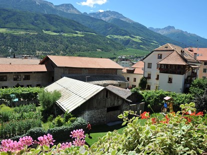 Naturhotel - 100% bio-zertifiziert - Südtirol - Meran - BIO HOTEL Landhotel Anna: Ausblick  - Landhotel Anna & Reiterhof Vill
