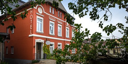 Naturhotel - Bio-Hotel Merkmale: Ladestation - Mecklenburg-Vorpommern - BIO HOTEL Amadeus: Außenansicht - Biohotel Amadeus