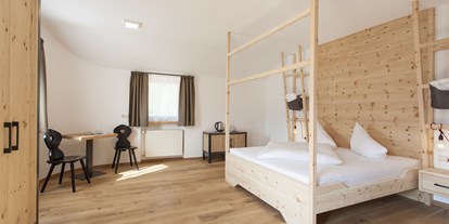 Naturhotel - 100% bio-zertifiziert - Steinegg, Gemeinde Karneid - BIO HOTEL Pennhof: Zimmer Laureus - Pennhof – Der Weg zu mir