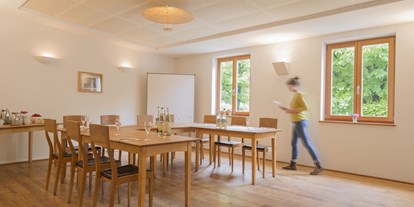 Nature hotel - Bio-Küche: Saisonale Speisen - Oberbayern - BIO HOTEL Alter Wirt: Tagungsraum - Alter Wirt