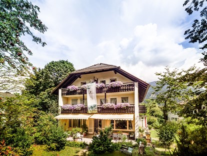 Nature hotel - Ökobonus-Partner - Klais - BIO HOTEL Bavaria: Außenansicht
 - Biohotel Bavaria
