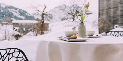 Nature hotel - Bio-Küche: Saisonale Speisen - Vorarlberg - Naturhotel Chesa Valisa Terrasse im Winter - Das Naturhotel Chesa Valisa****s