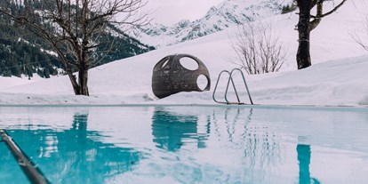 Naturhotel - BIO HOTELS® certified - Vorarlberg - Naturhotel Chesa Valisa Quellwasser Außenpool im Winter - Das Naturhotel Chesa Valisa****s