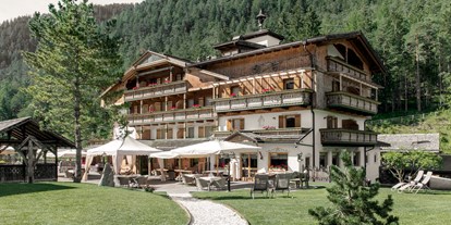 Nature hotel - Preisklasse: €€ - Steinegg, Gemeinde Karneid - BIO HOTEL Aqua Bad Cortina: Außenansicht - Aqua Bad Cortina & thermal baths