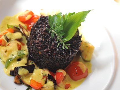 Naturhotel - Bio-Küche: keine Mikrowelle - Meersburg - Veganes Gemüse-Cocos-Curry mit schwarzem italienischen Reis - BIO-Adler im schönen Allgäu
