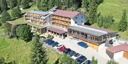 Naturhotel - BIO HOTELS® certified - Rehbach (Schattwald) - BIO HOTEL Ifenblick: Außenansicht - Bio-Berghotel Ifenblick