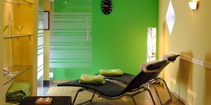 Nature hotel - Nauders - BIO HOTEL Stillebach: Entspannen am Kneippbecken - Biohotel Stillebach
