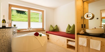 Naturhotel - Umgebungsschwerpunkt: Berg - PLZ 87651 (Deutschland) - Mattlihüs Wellness Suite Zirbe & Lehm - Biohotel Mattlihüs in Oberjoch