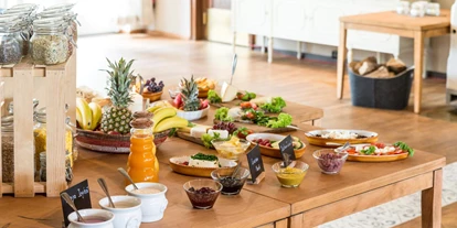 Naturhotel - Preisklasse: €€ - Gaißach - Bio-Hotel: Frühstücksbuffet vegan vegetarisch - SEINZ Wisdom Resort - vegan/vegt. Biohotel & Seminarzentrum
