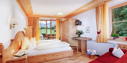 Naturhotel - Sonnenterrasse - Unterwössen - Zimmer mit herrlichem Blick auf die Berge - Landhotel Gut Sonnberghof