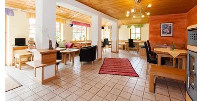 Naturhotel - WLAN: ganztägig WLAN im gesamten Hotel - Arnbruck - Raum für Kommunikation, für Lachen und Freude - Miteinander sein - Die BIO Sportpension