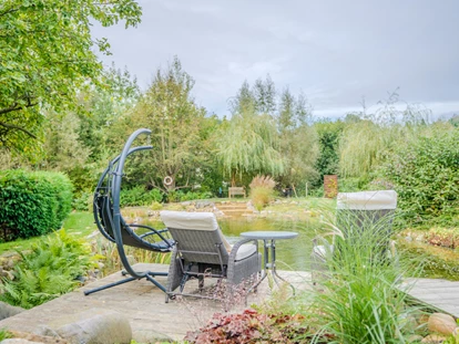 Naturhotel - Hoteltyp: Naturhotel - Sachsen - Unsere gemütliche Lounge am Naturteich. - BIO-NATURIDYLL WIESENGRUND