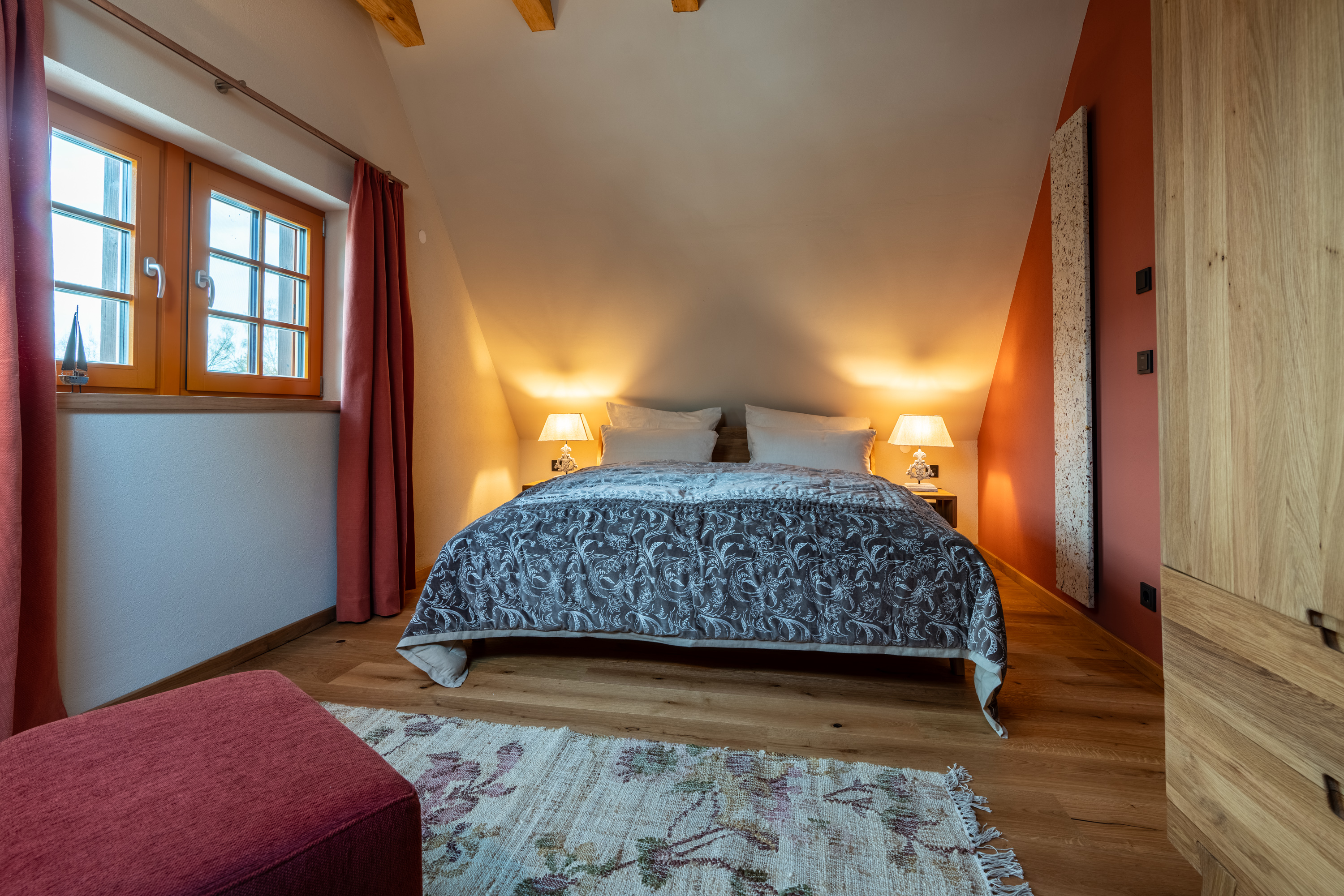 Biohotel: Schlafzimmer mit Doppelbett (180 cm) in der Kornblume. - BIO-NATURIDYLL WIESENGRUND